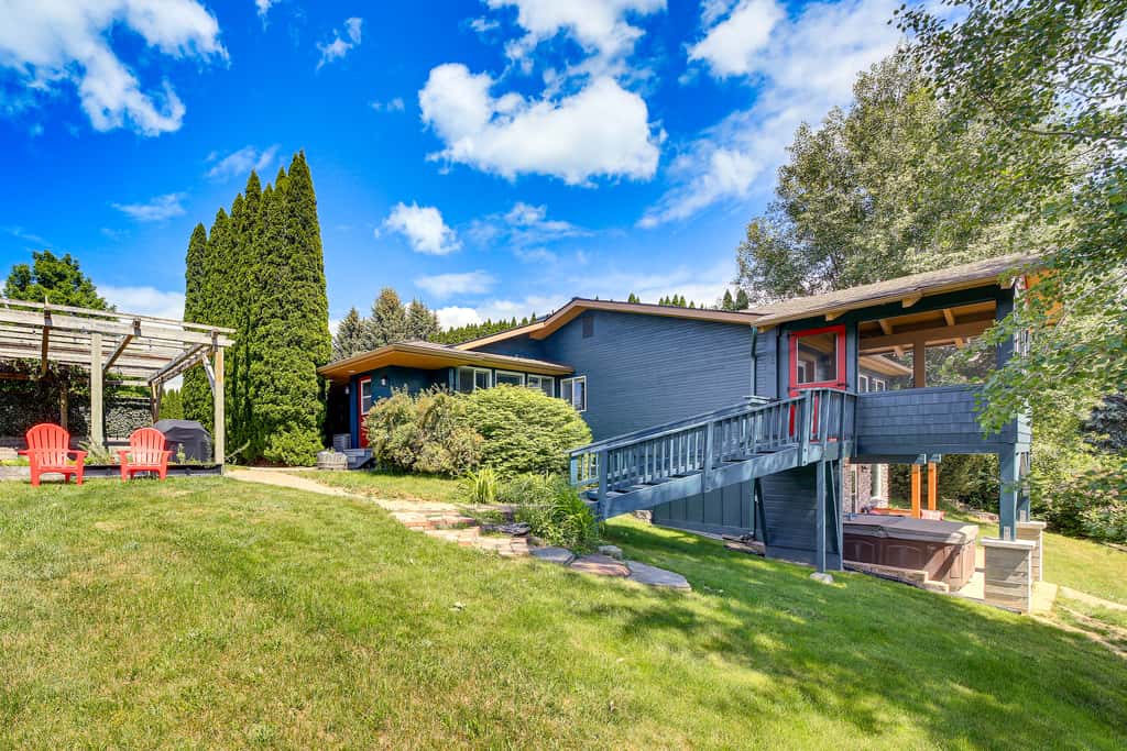 Stunning Sandpoint Lakefront Home: Hot Tub + Dock