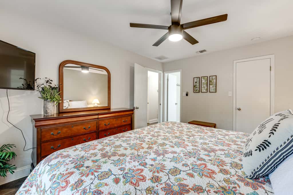 Charming Tallahassee Townhouse ~ 3 Mi to FSU!