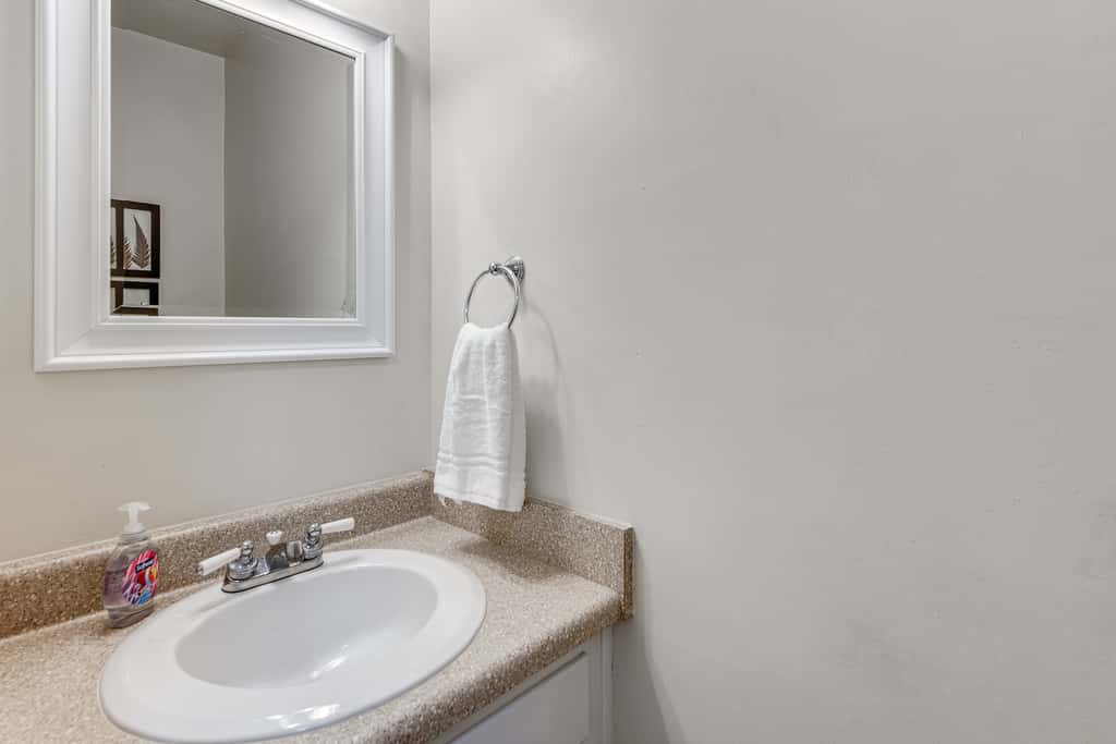 Charming Tallahassee Townhouse ~ 3 Mi to FSU!
