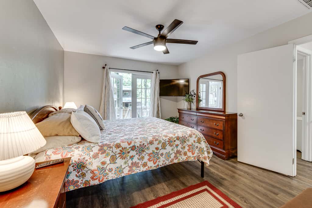 Charming Tallahassee Townhouse ~ 3 Mi to FSU!