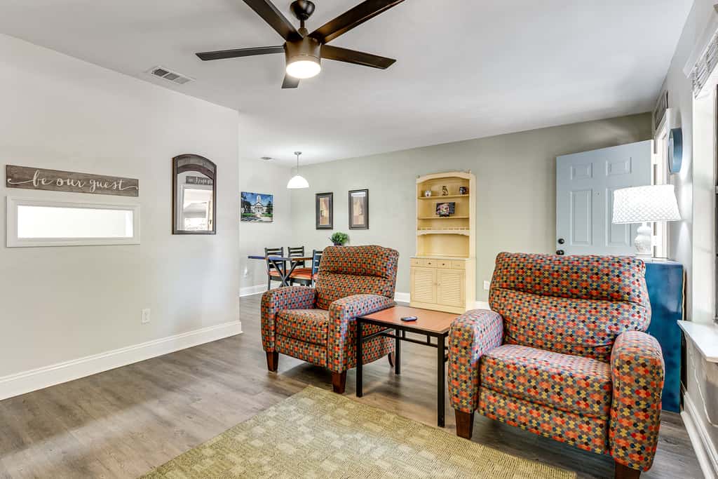 Charming Tallahassee Townhouse ~ 3 Mi to FSU!