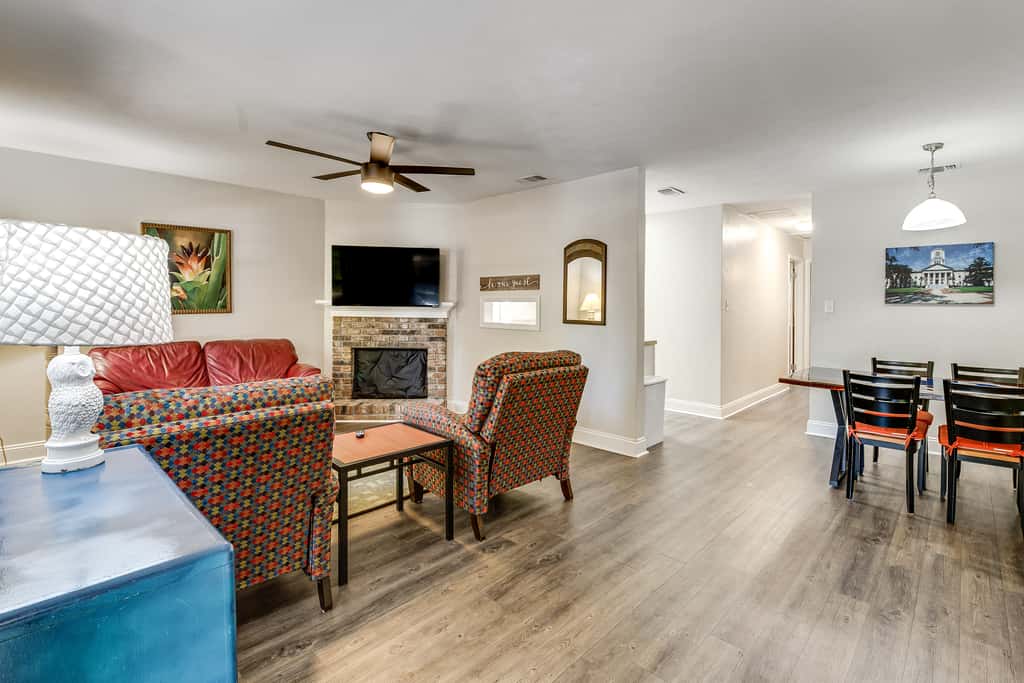 Charming Tallahassee Townhouse ~ 3 Mi to FSU!
