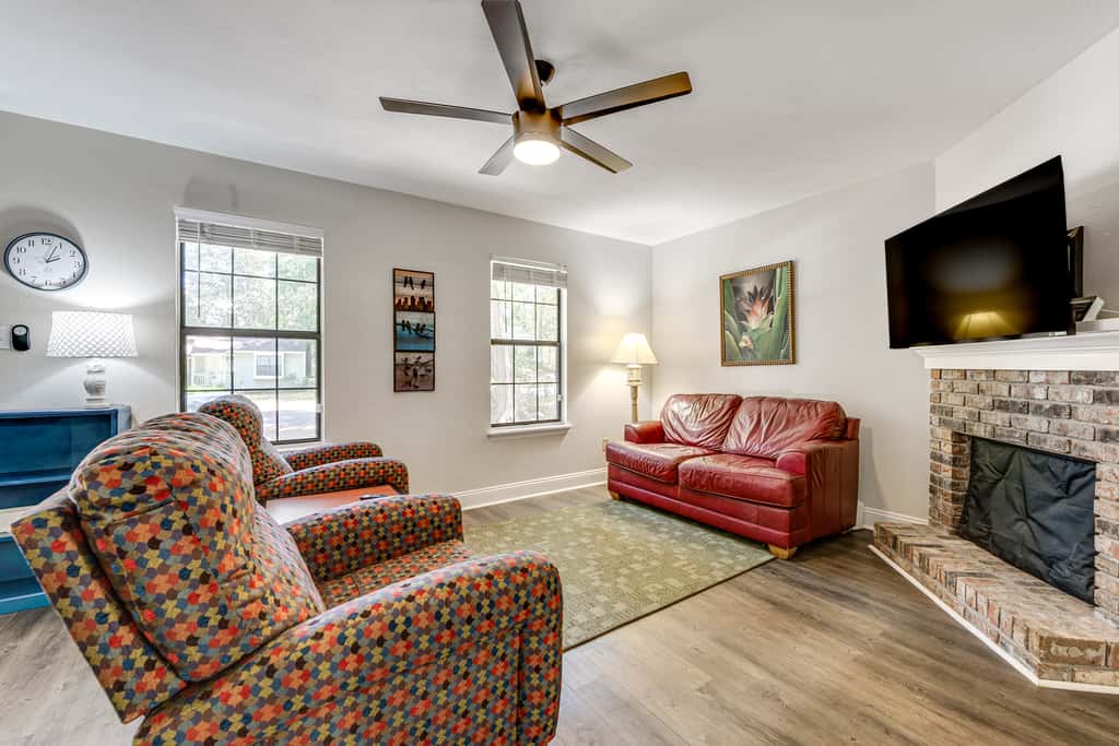 Charming Tallahassee Townhouse ~ 3 Mi to FSU!