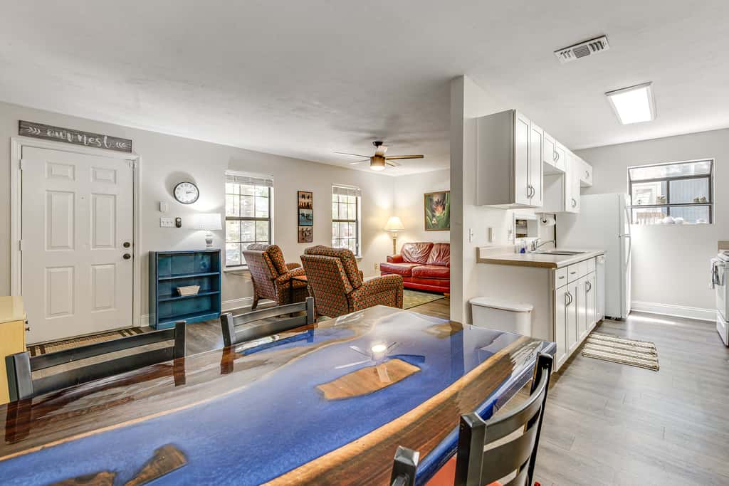 Charming Tallahassee Townhouse ~ 3 Mi to FSU!