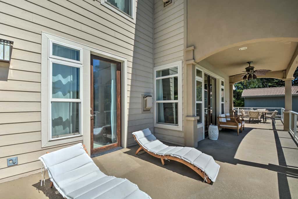 Luxe Getaway w/ Riverfront Views in Grants Pass!