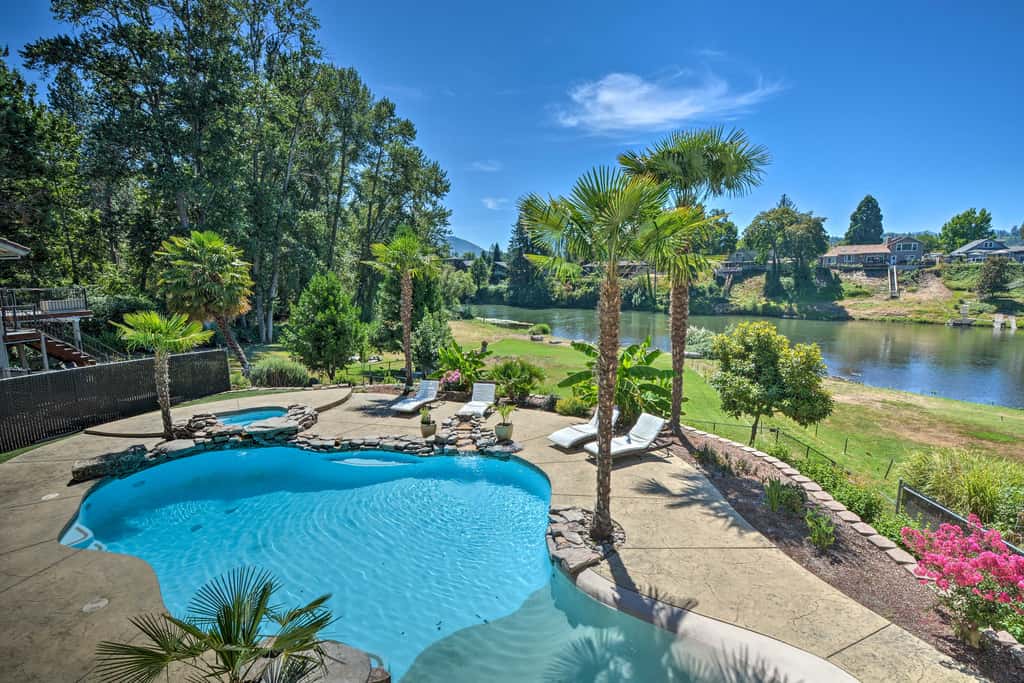 Luxe Getaway w/ Riverfront Views in Grants Pass!