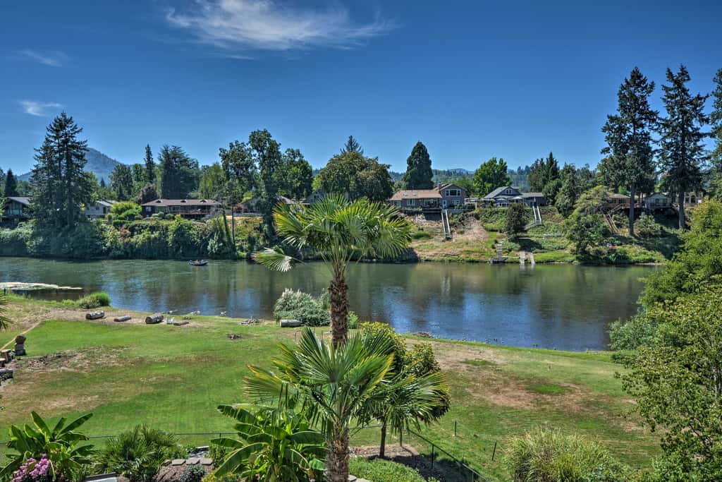 Luxe Getaway w/ Riverfront Views in Grants Pass!