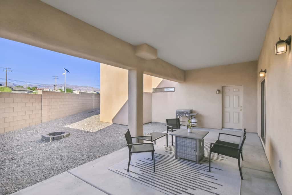 1 Mi to Lake: Airy Home w/ Patio in Lake Havasu!