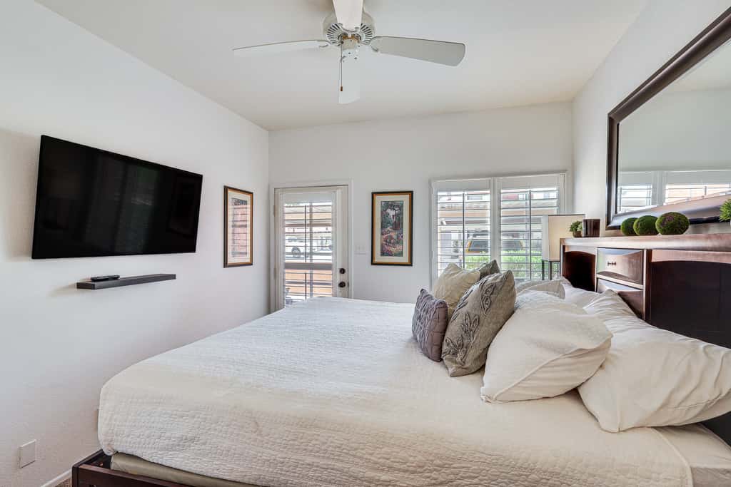 1 Mi to Beach: Lake Havasu City Condo w/ Balcony