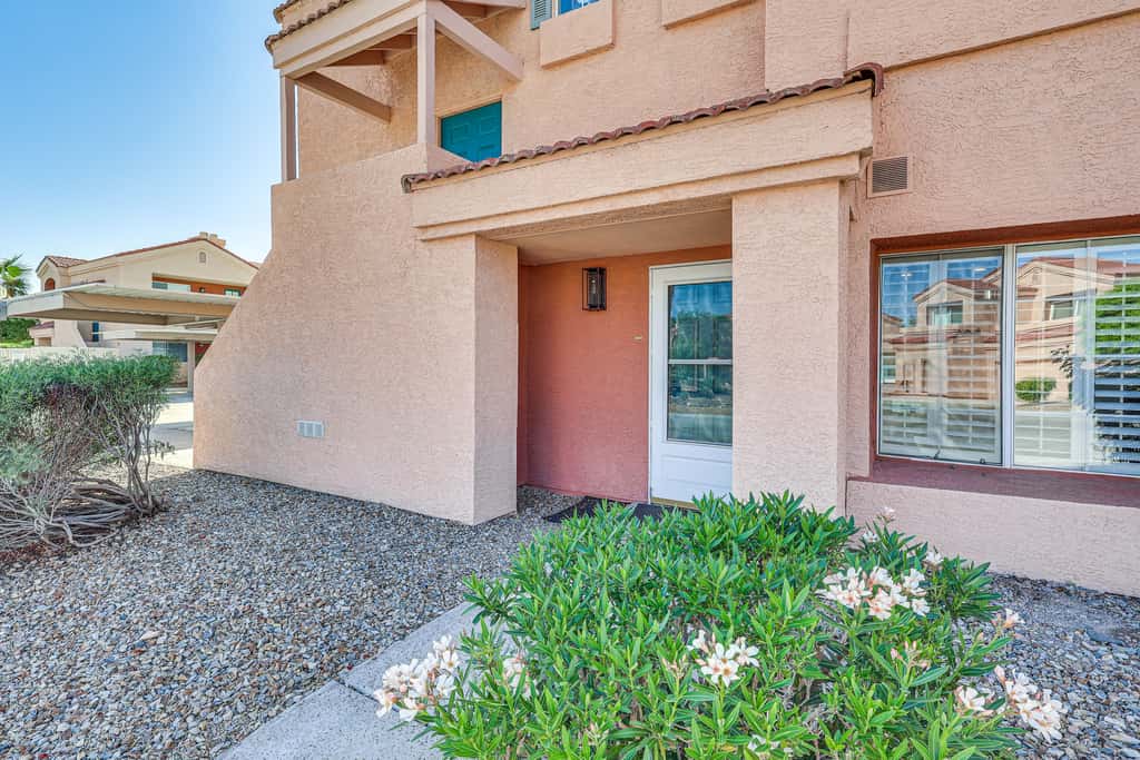 1 Mi to Beach: Lake Havasu City Condo w/ Balcony