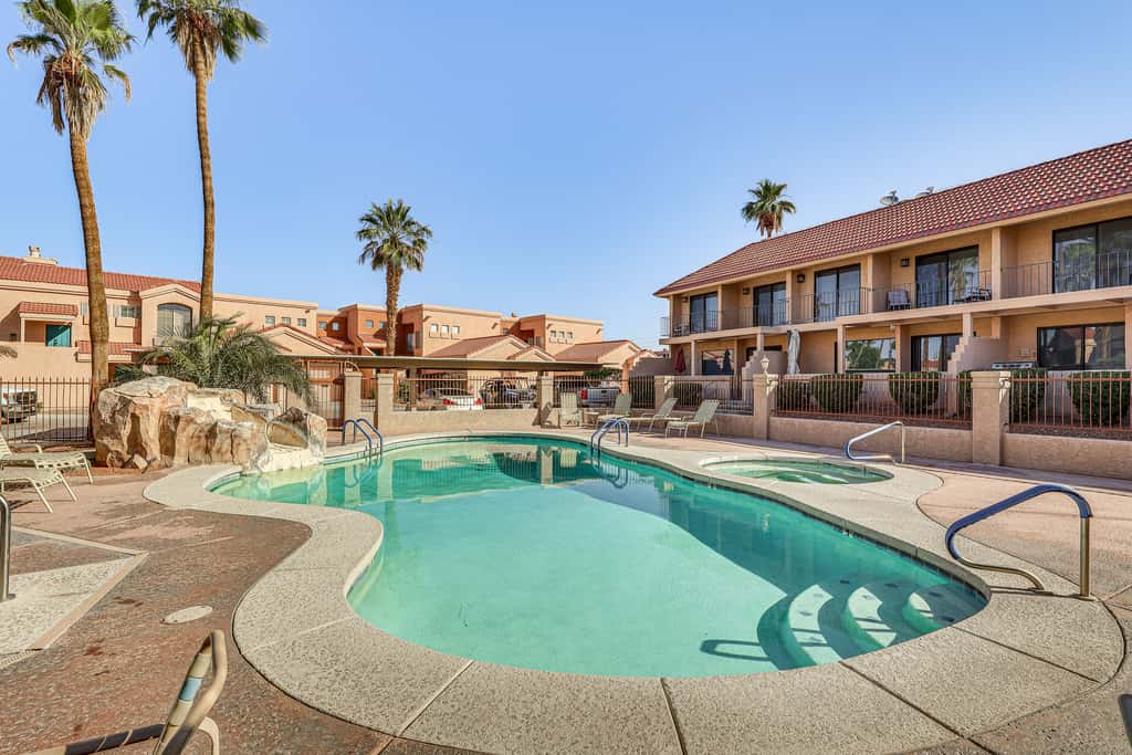 1 Mi to Beach: Lake Havasu City Condo w/ Balcony