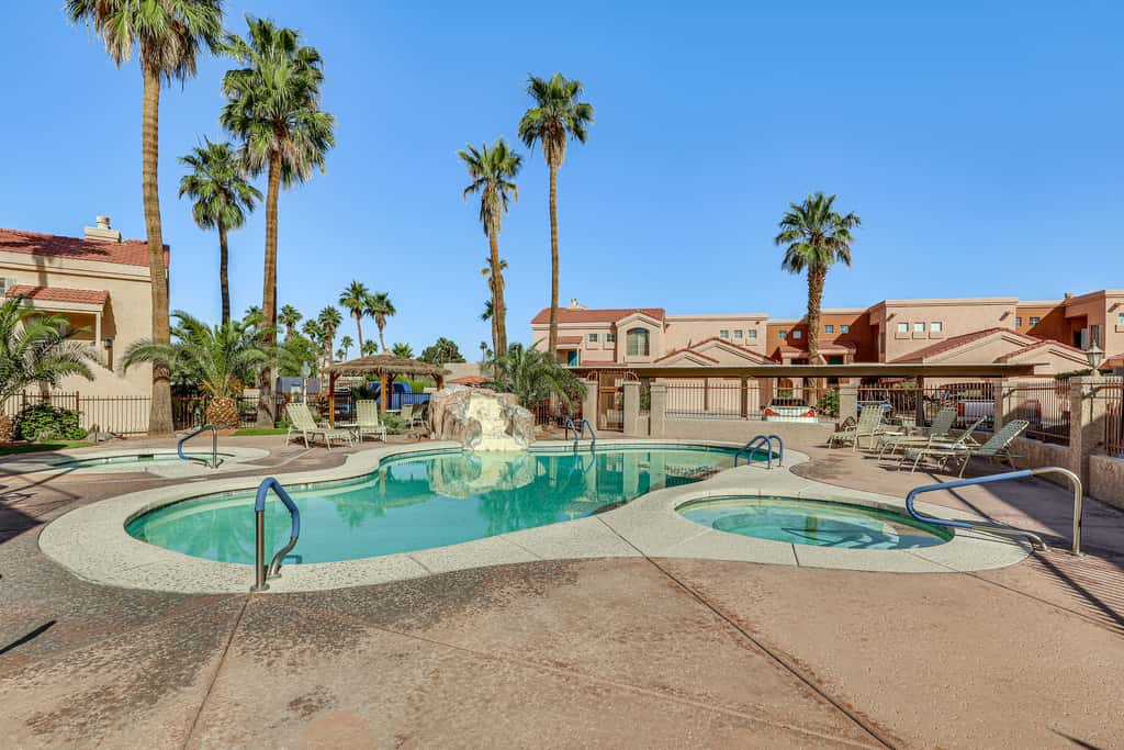 1 Mi to Beach: Lake Havasu City Condo w/ Balcony
