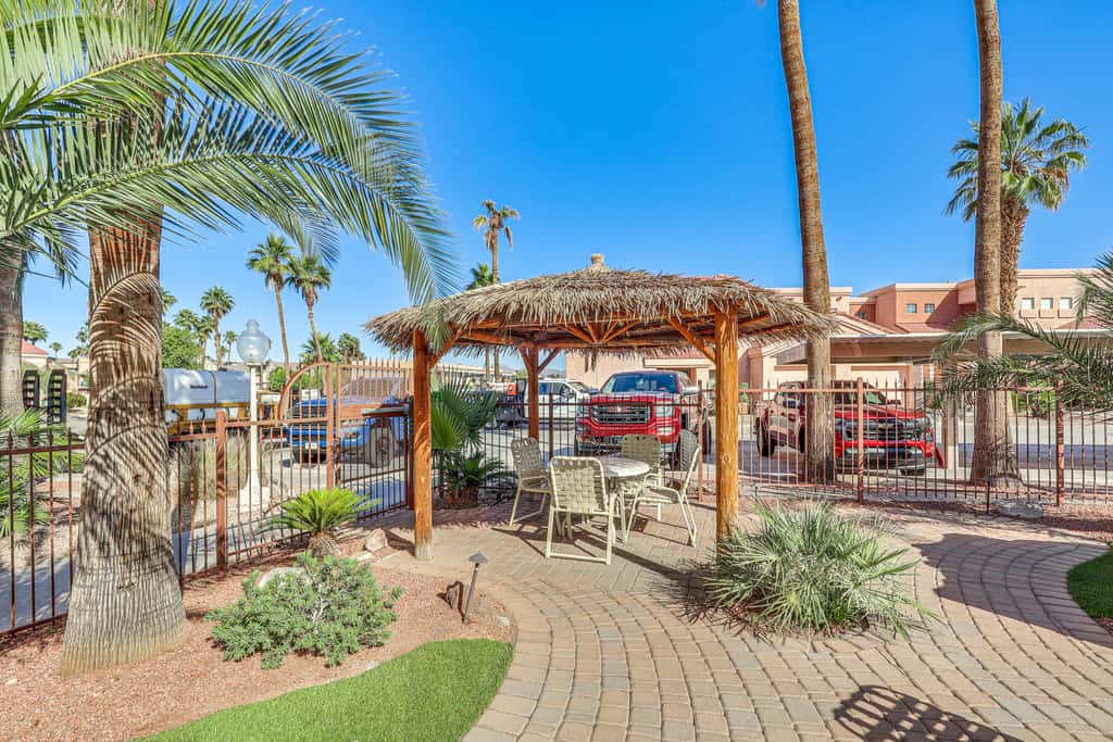 1 Mi to Beach: Lake Havasu City Condo w/ Balcony