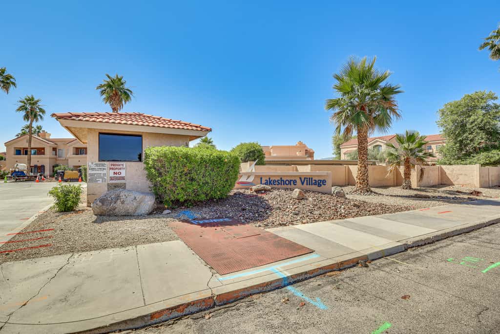 1 Mi to Beach: Lake Havasu City Condo w/ Balcony