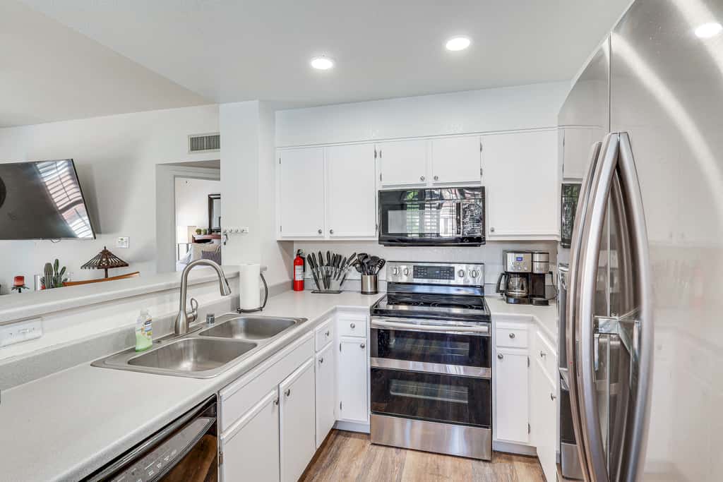 1 Mi to Beach: Lake Havasu City Condo w/ Balcony