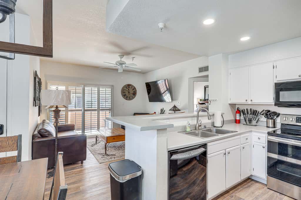 1 Mi to Beach: Lake Havasu City Condo w/ Balcony