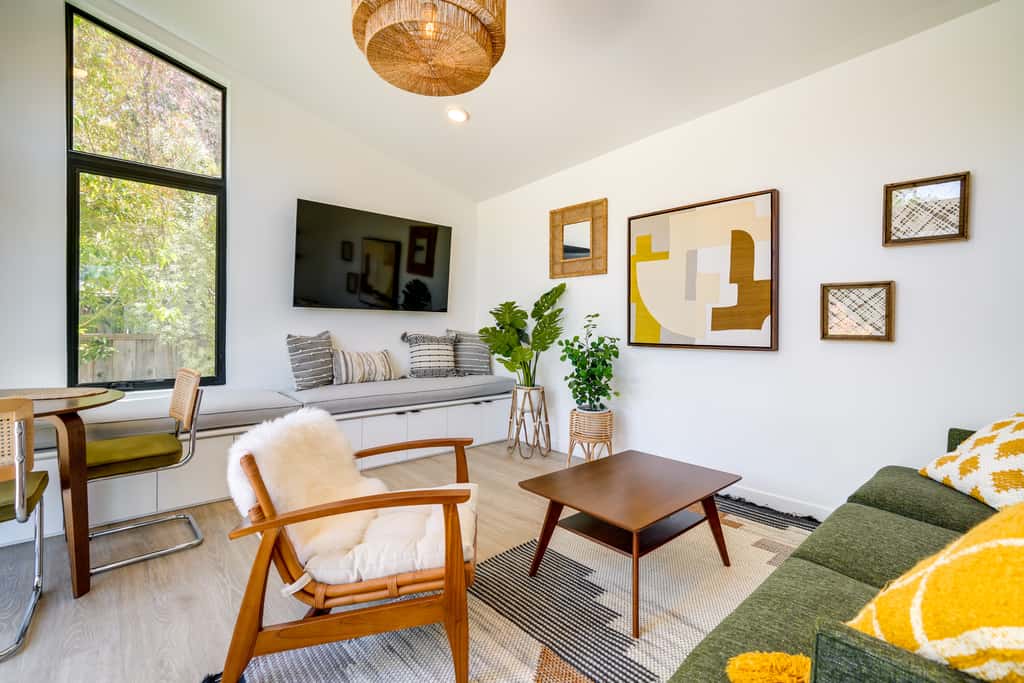 Redwood City Extended Stay w/ Big-Screen TV!