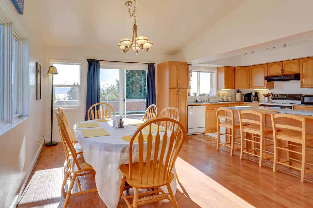 < 1 Mi to Pioneer Ave: Homer Base w/ Fire Pit!