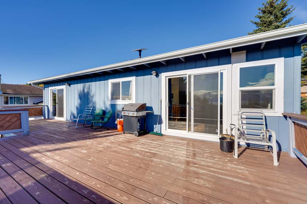 < 1 Mi to Pioneer Ave: Homer Base w/ Fire Pit!