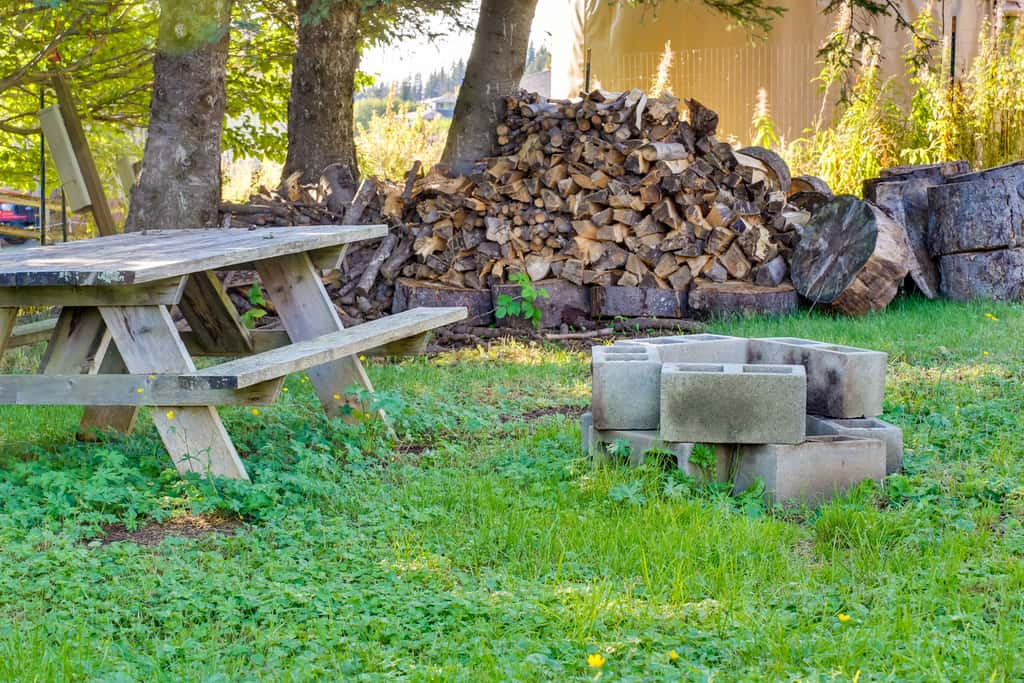 < 1 Mi to Pioneer Ave: Homer Base w/ Fire Pit!