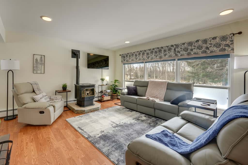 Spacious Soldotna Home: Walk to Fishing & Parks!