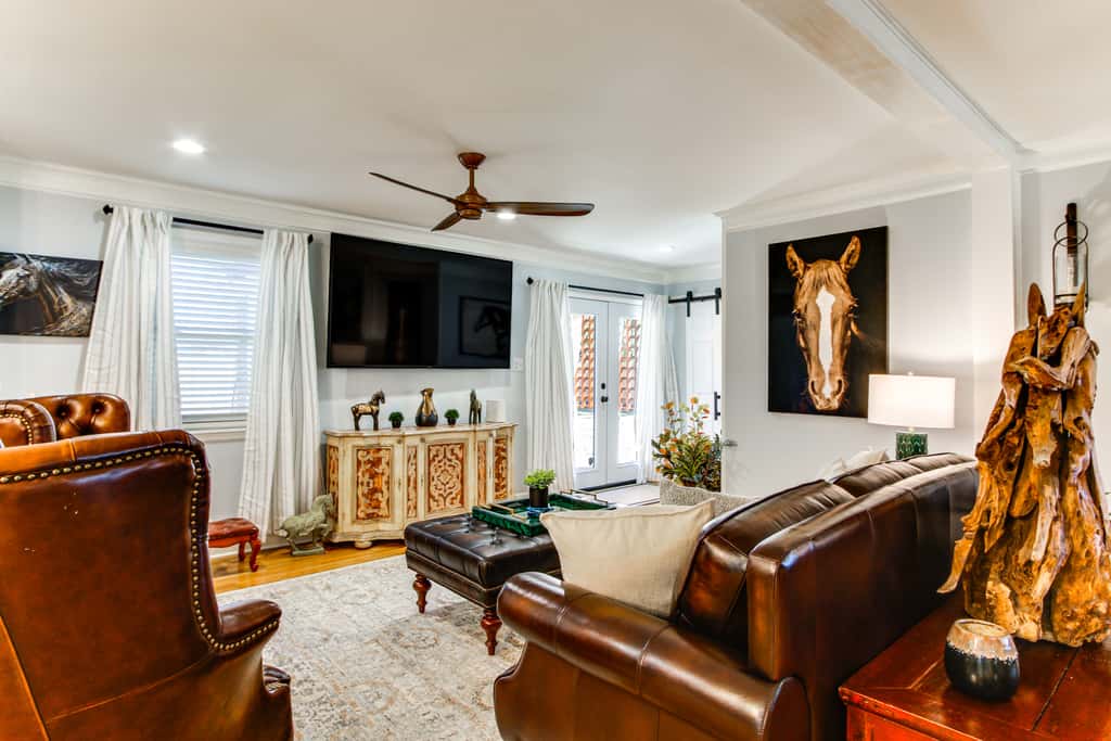 2 Mi to Historic Horse District: Dog-Friendly Home