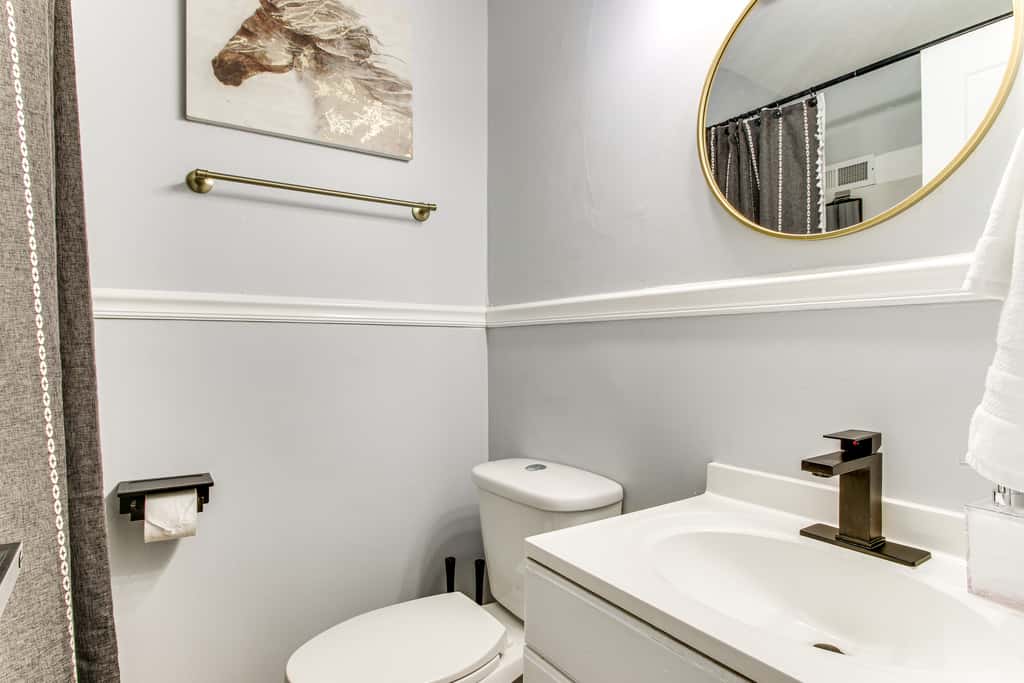 2 Mi to Historic Horse District: Dog-Friendly Home
