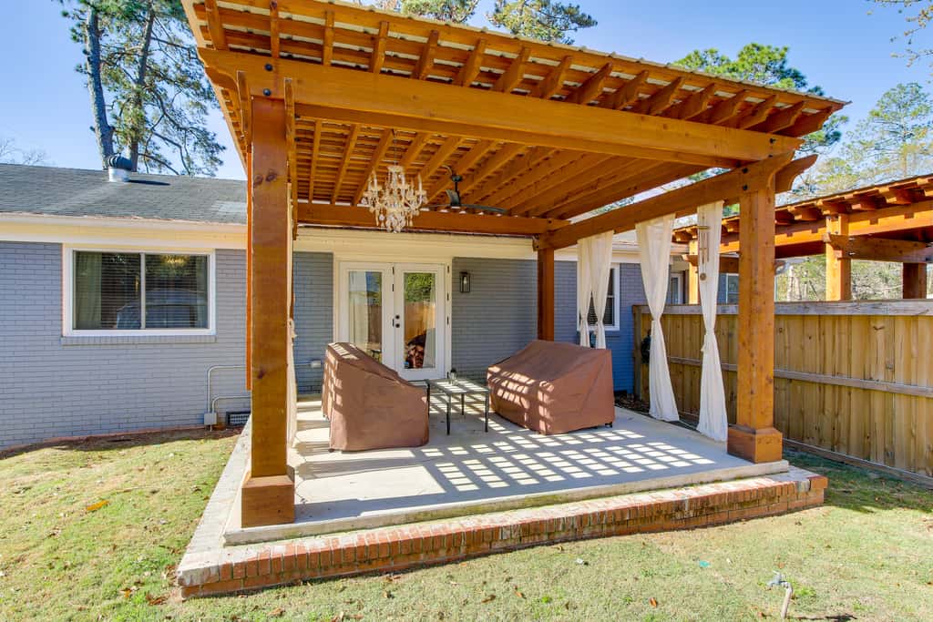 2 Mi to Historic Horse District: Dog-Friendly Home