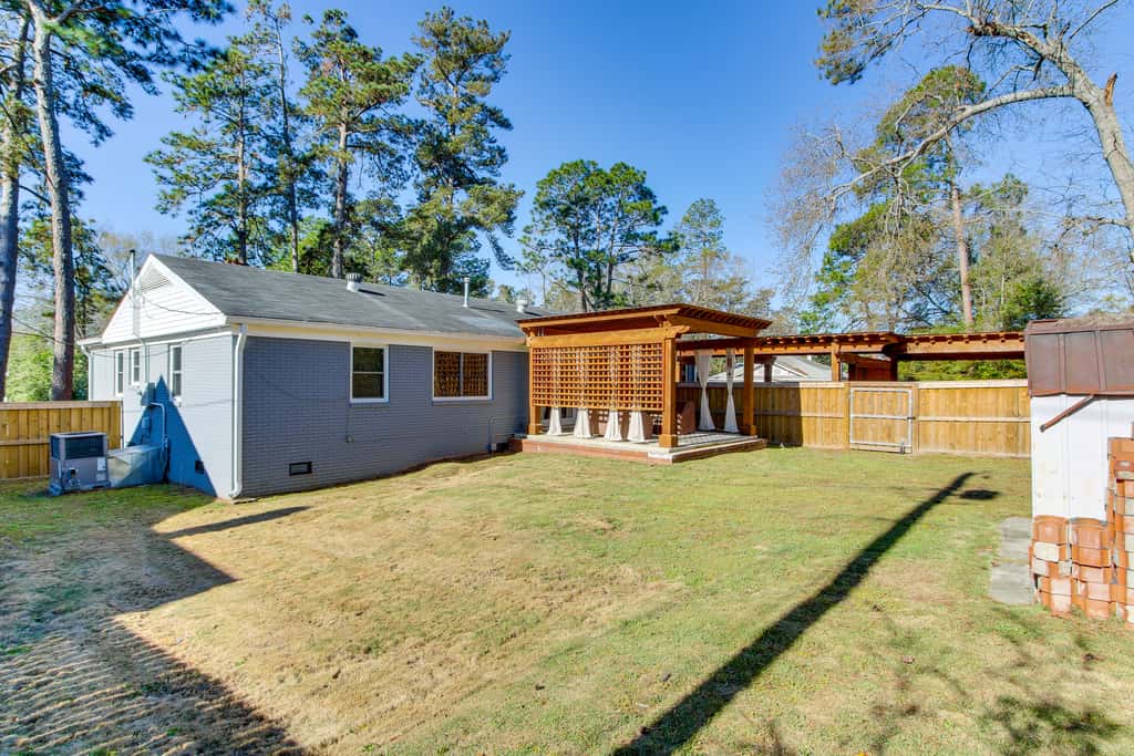 2 Mi to Historic Horse District: Dog-Friendly Home