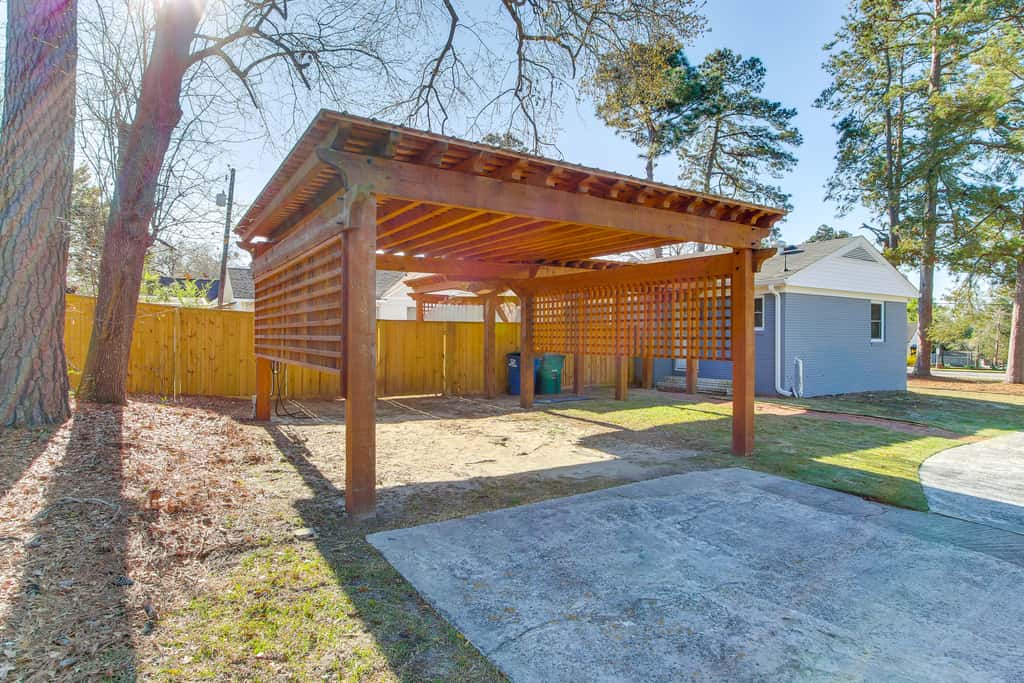 2 Mi to Historic Horse District: Dog-Friendly Home