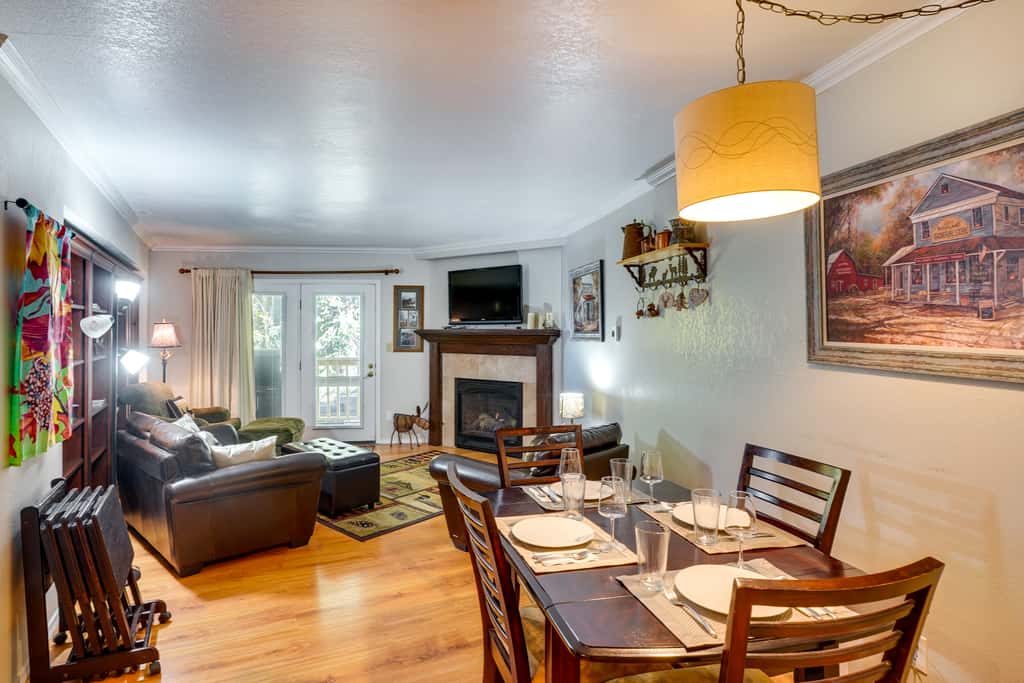 Cozy Condo w/ Fireplace - Near Brian Head Resort!