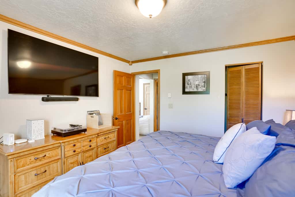 Hiking & Explore: Brian Head Condo w/ Indoor Pool!