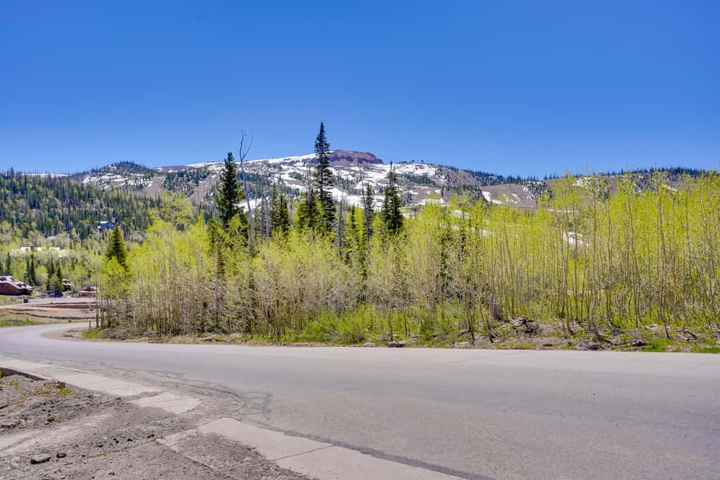 Hiking & Explore: Brian Head Condo w/ Indoor Pool!