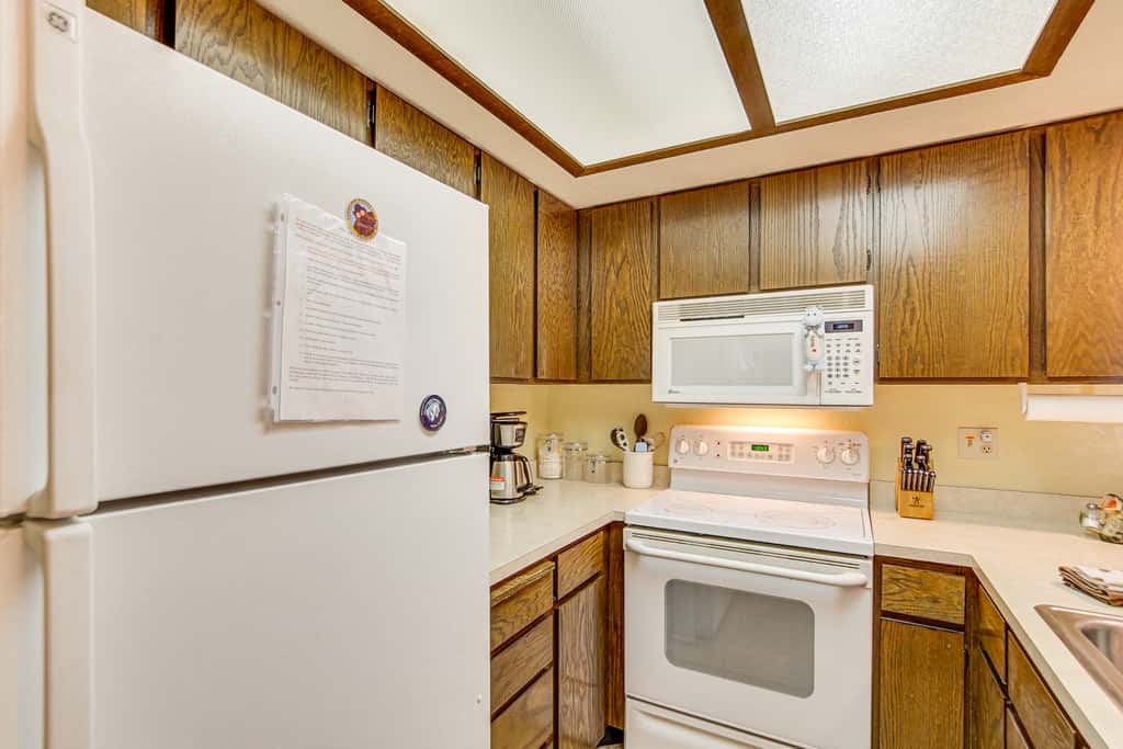 Walk to Giant Steps Ski Lift! Mtn Condo w/ Hot Tub
