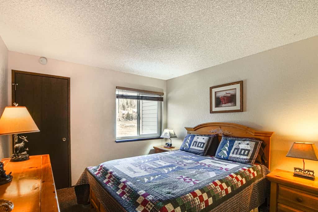 Walk to Giant Steps Ski Lift! Mtn Condo w/ Hot Tub