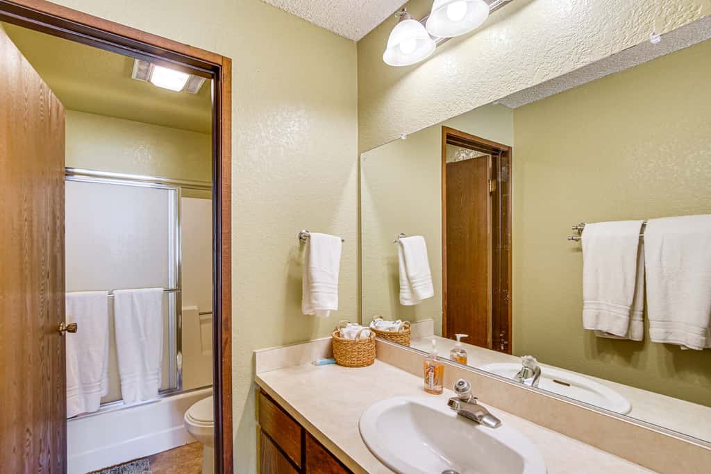 Walk to Giant Steps Ski Lift! Mtn Condo w/ Hot Tub
