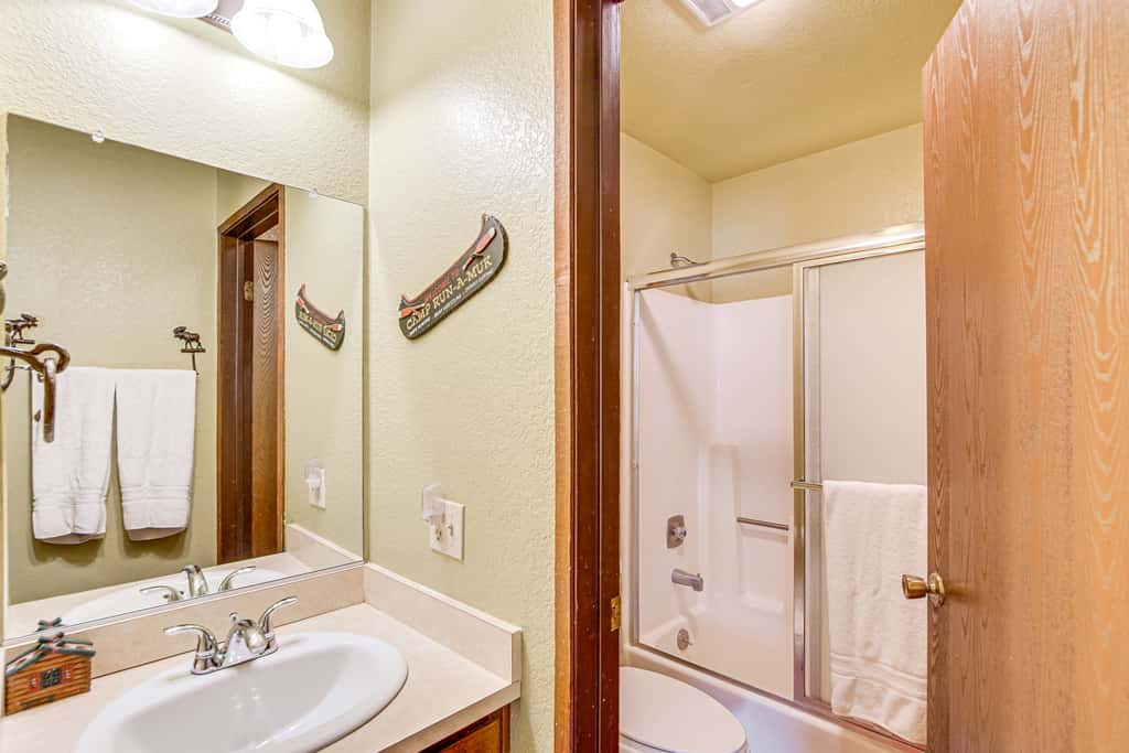 Walk to Giant Steps Ski Lift! Mtn Condo w/ Hot Tub