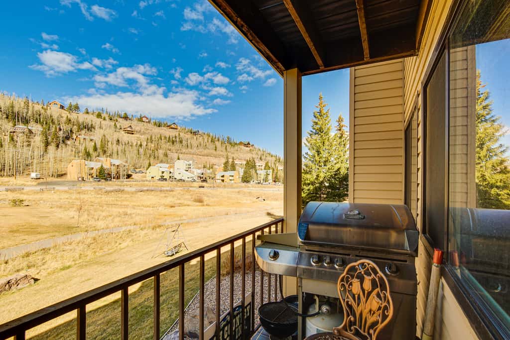 Walk to Giant Steps Ski Lift! Mtn Condo w/ Hot Tub