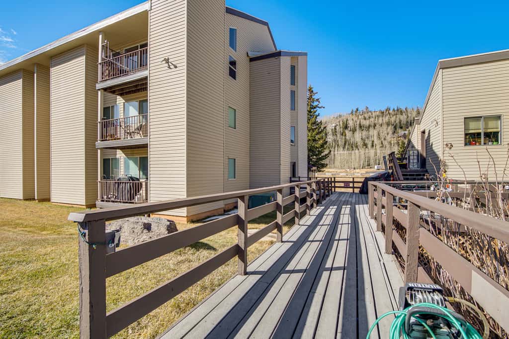 Walk to Giant Steps Ski Lift! Mtn Condo w/ Hot Tub