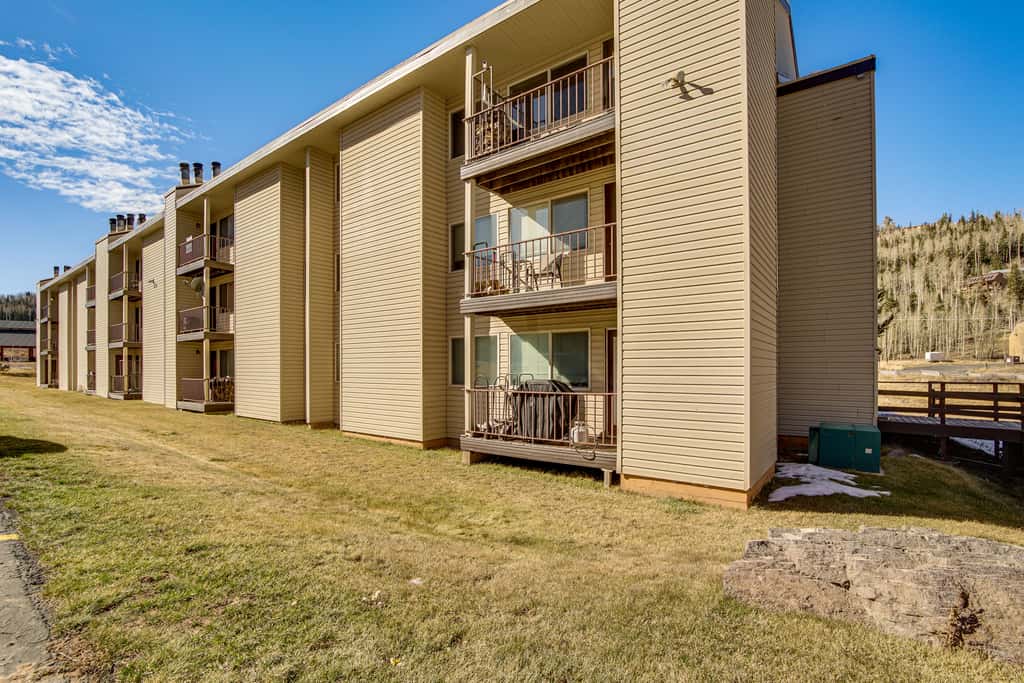Walk to Giant Steps Ski Lift! Mtn Condo w/ Hot Tub