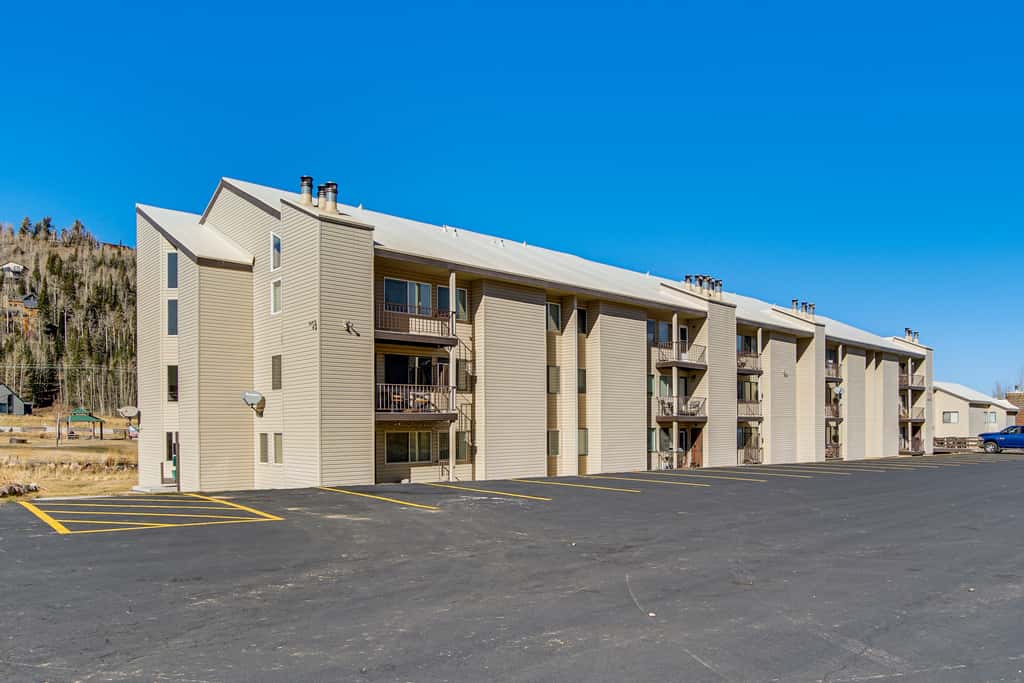 Walk to Giant Steps Ski Lift! Mtn Condo w/ Hot Tub