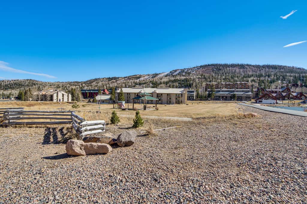 Walk to Giant Steps Ski Lift! Mtn Condo w/ Hot Tub