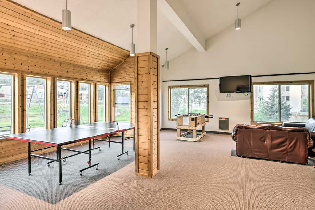 Walk to Giant Steps Ski Lift! Mtn Condo w/ Hot Tub