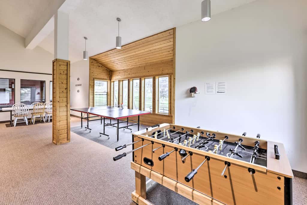 Walk to Giant Steps Ski Lift! Mtn Condo w/ Hot Tub