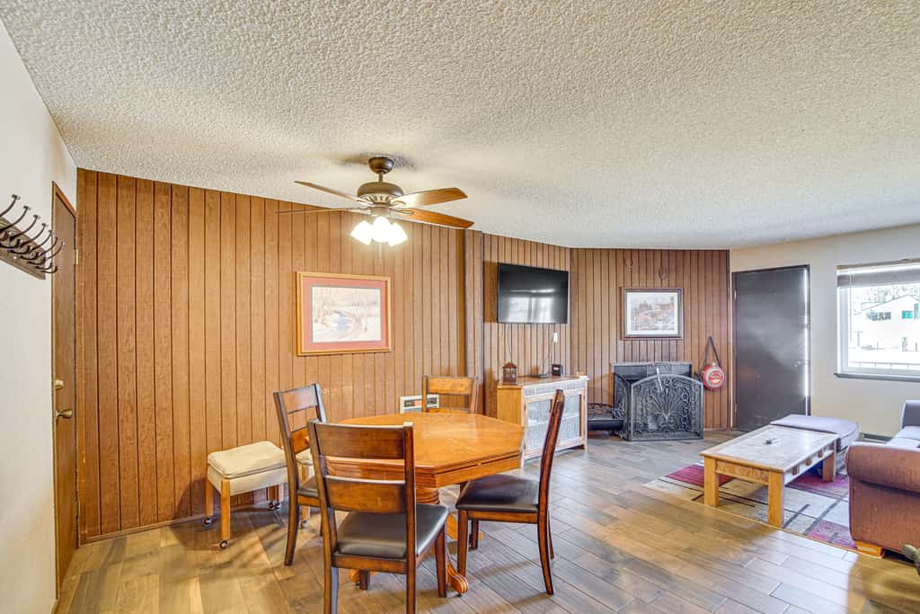 Walk to Giant Steps Ski Lift! Mtn Condo w/ Hot Tub