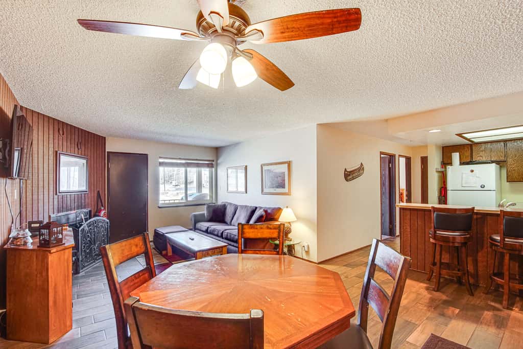 Walk to Giant Steps Ski Lift! Mtn Condo w/ Hot Tub