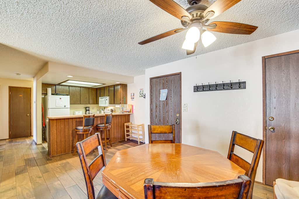 Walk to Giant Steps Ski Lift! Mtn Condo w/ Hot Tub