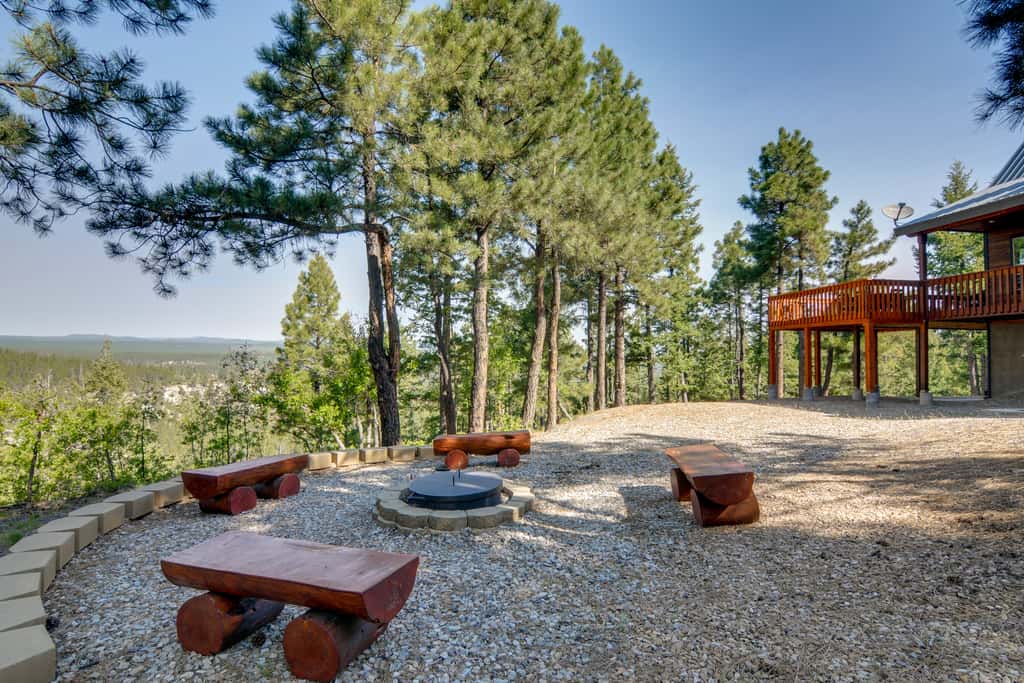'Longview Lodge' w/ Furnished Deck & Fire Pit!