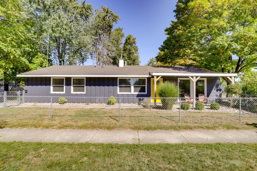 Lovely South Bend Home ~ 3 Mi to Dtwn & Notre Dame