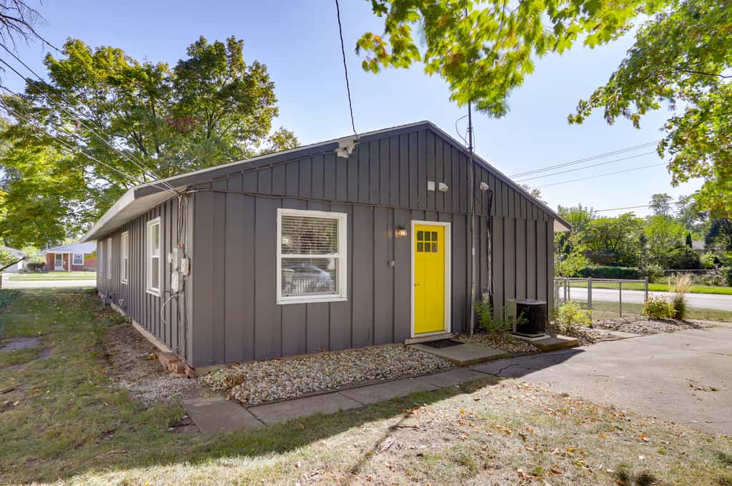 Lovely South Bend Home ~ 3 Mi to Dtwn & Notre Dame